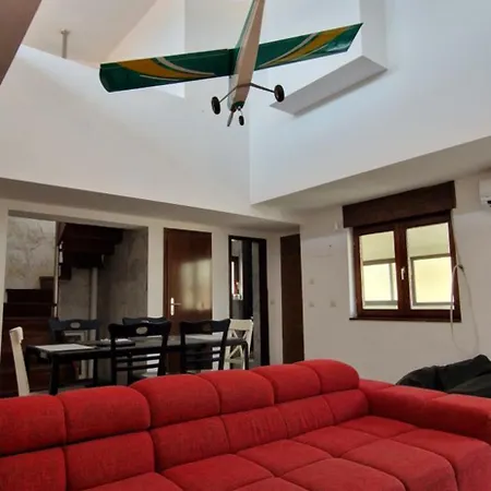 House Bella Vista Τρογκίρ